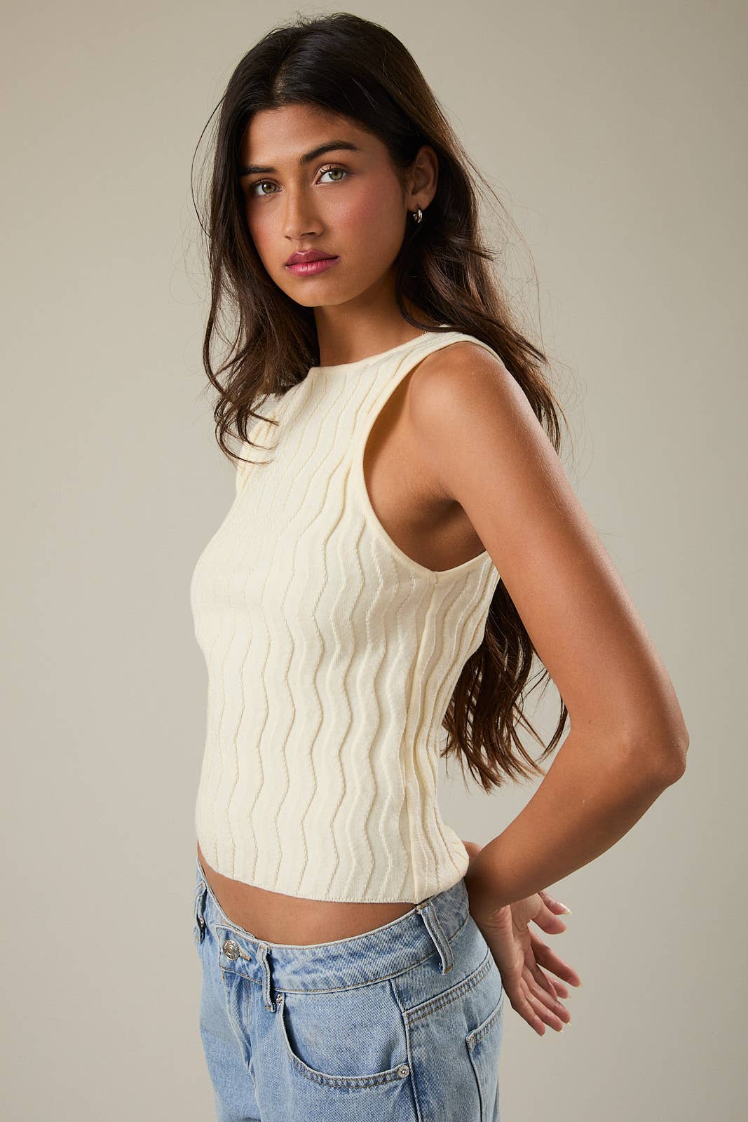 BOAT NECK SLEEVELESS STRUCTURED SWEATER TOP
