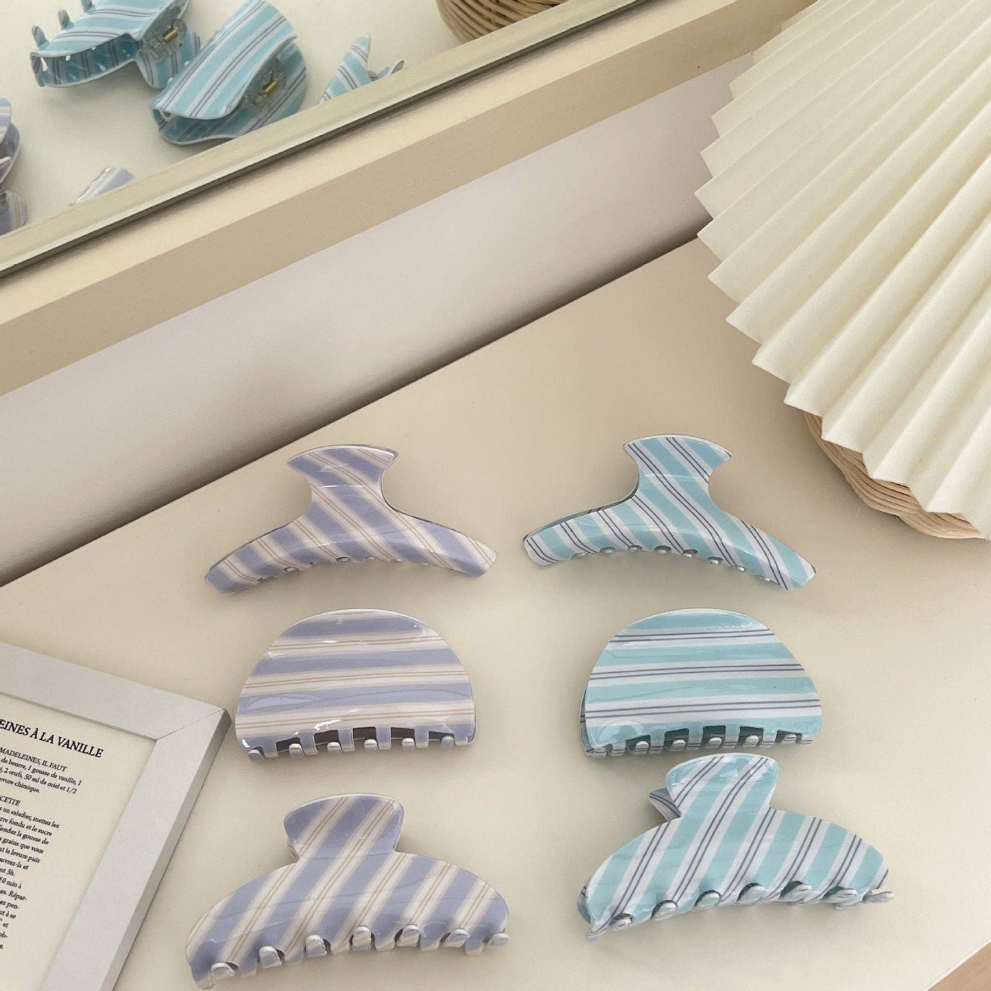 Sweet Striped Acrylic Hair Claw MK2PPM6W6HCP565