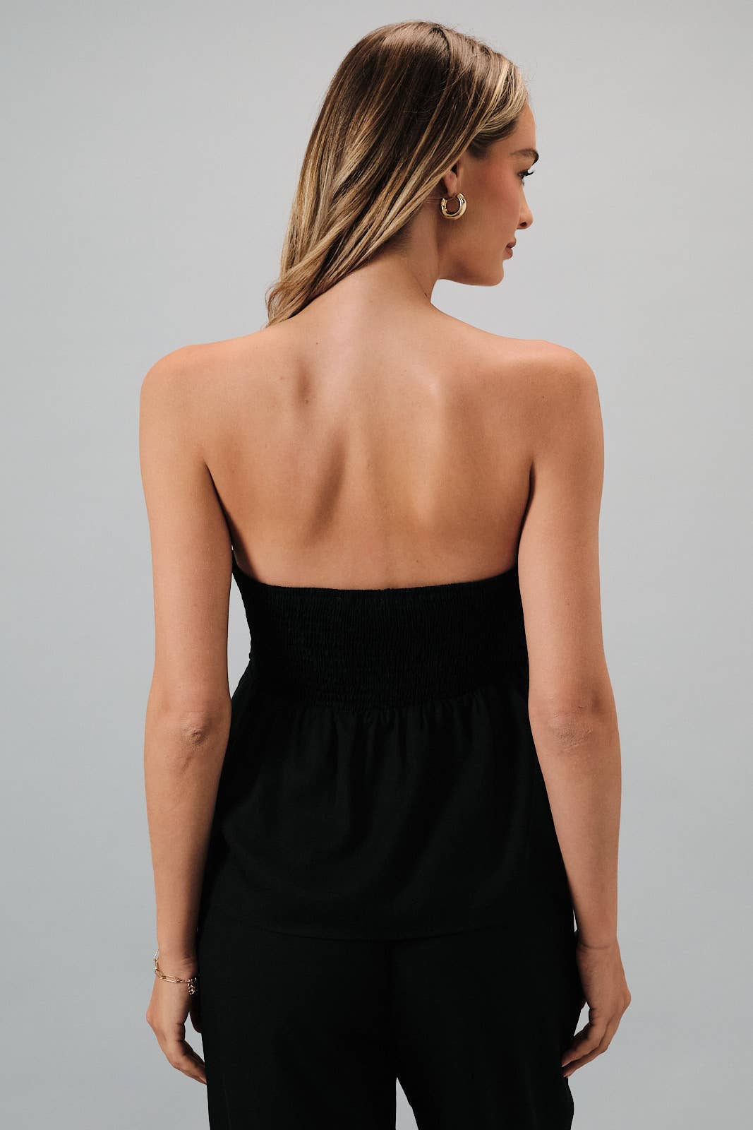 BLACK STRAPLESS SMOCKED TOP